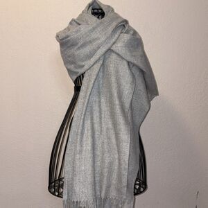 NWT Liz Claiborne blanket wrap scarf gray